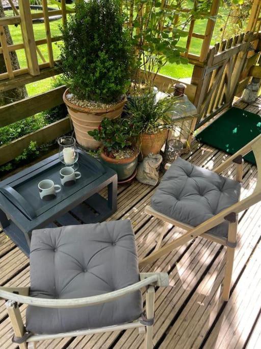 'The Den' Self Contained One Bedroom Annexe. สต็อคบริดจ์ ภายนอก รูปภาพ