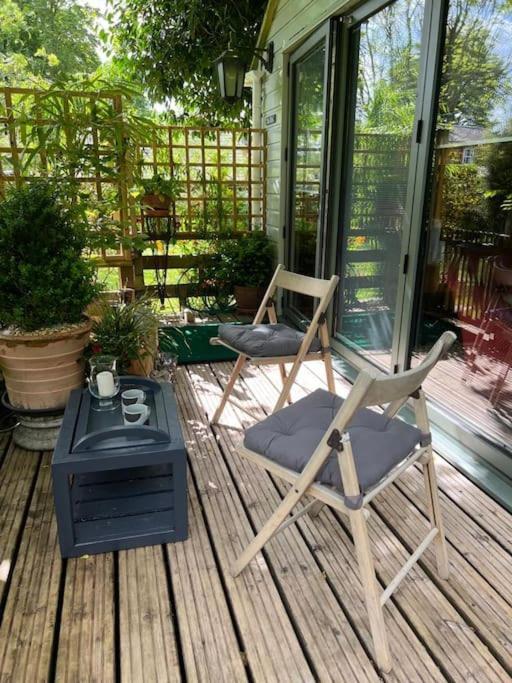 'The Den' Self Contained One Bedroom Annexe. สต็อคบริดจ์ ภายนอก รูปภาพ