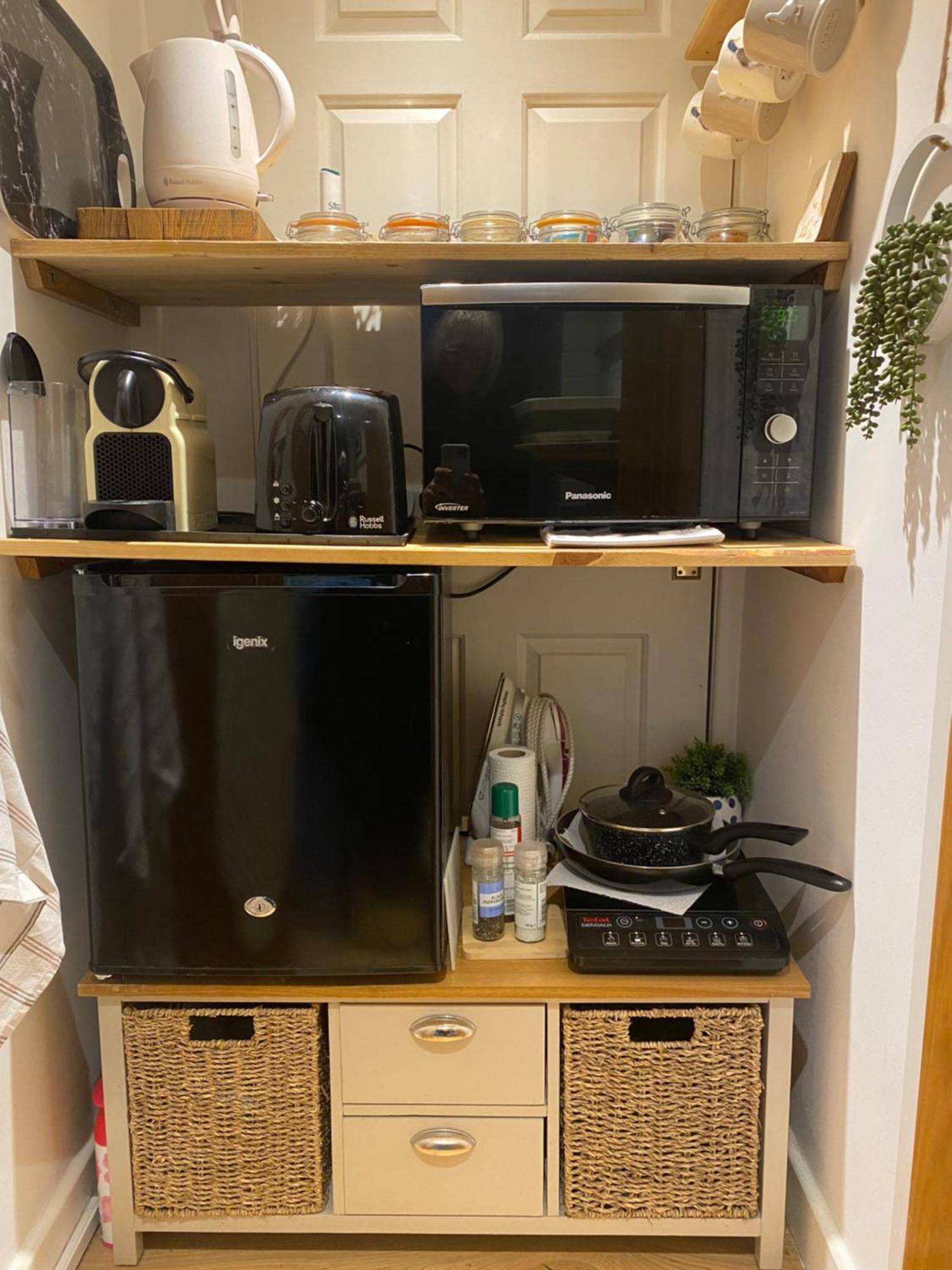 'The Den' Self Contained One Bedroom Annexe. สต็อคบริดจ์ ภายนอก รูปภาพ